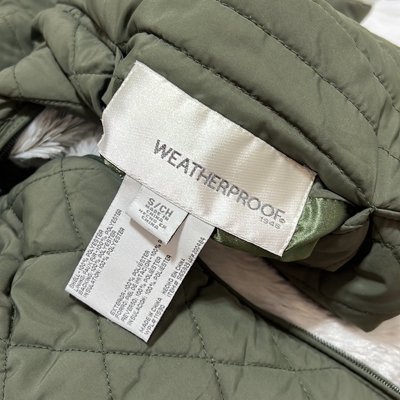 Weatherproof Women’s Green Faux Fur Reversible Vest - Picture 3 of 6